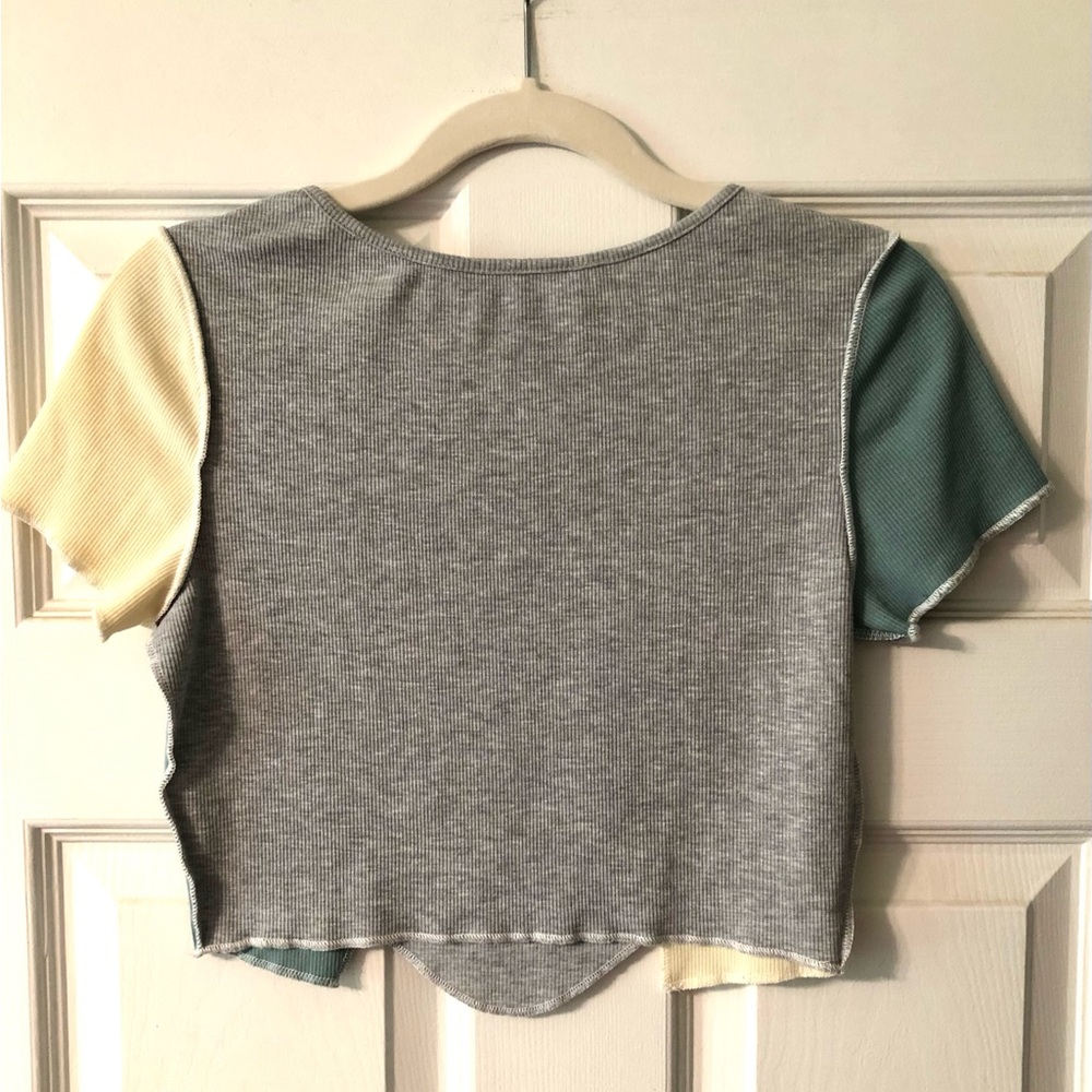 Shein, Colorblock Cropped Top - Picture 4 of 6